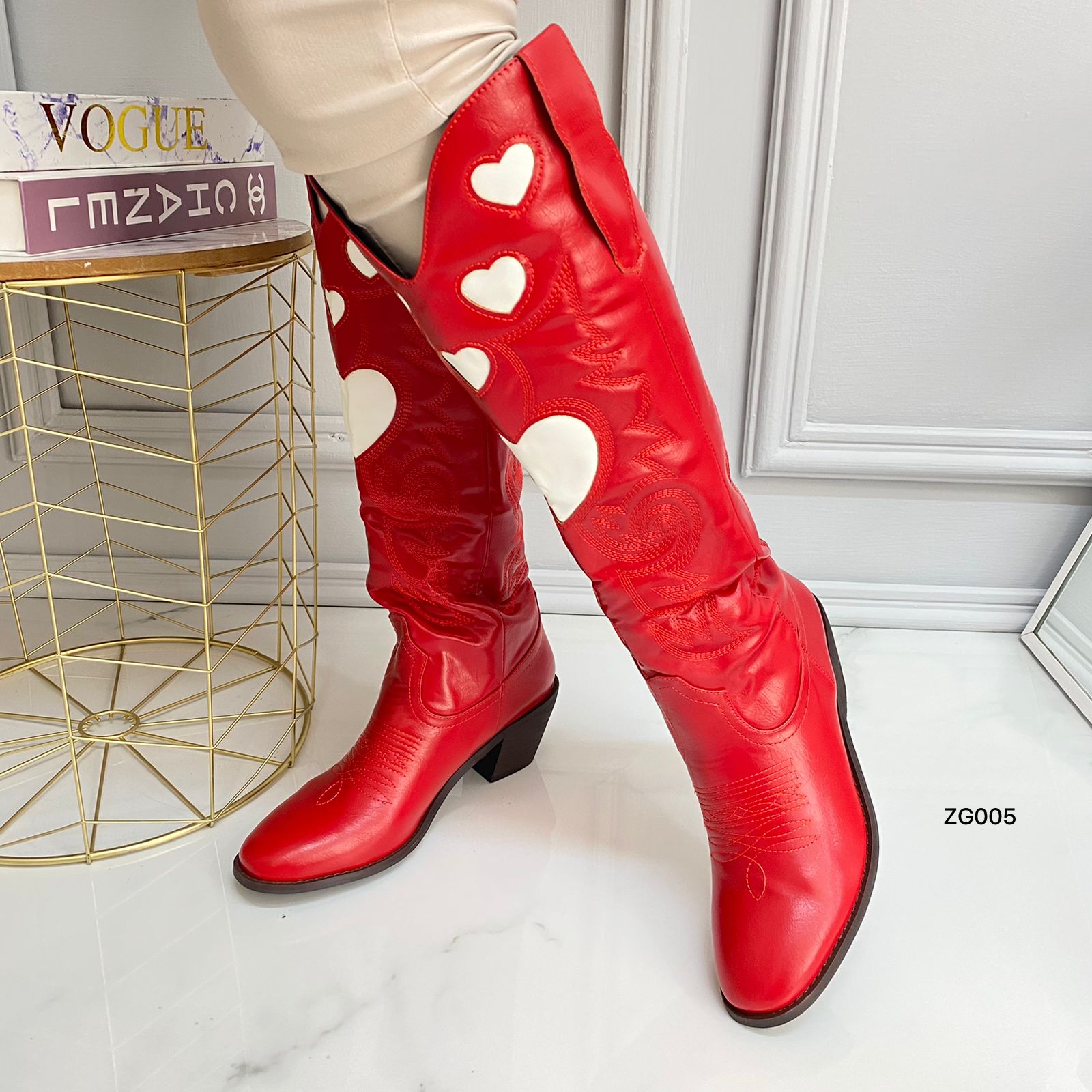 Bota texana roja detalles blancos